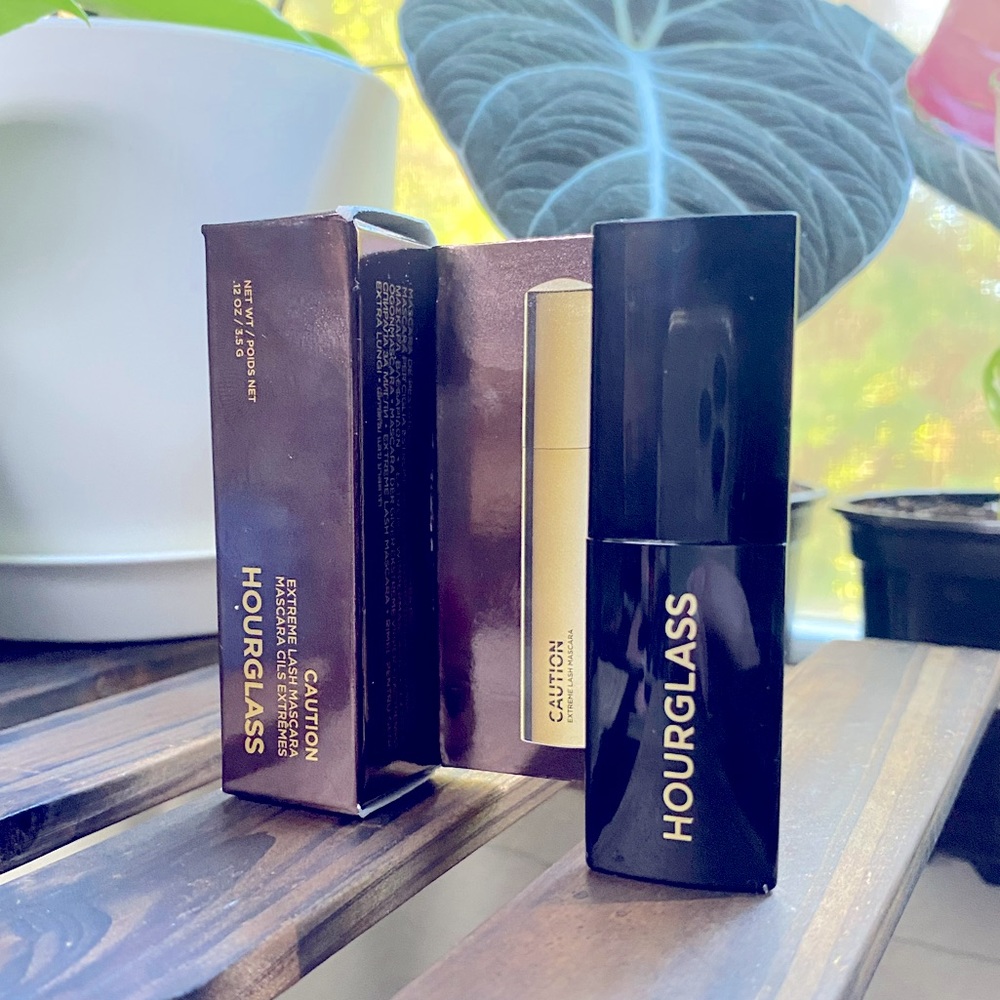 🆕 Hourglass Caution Extreme Lash Mascara Mini in Ultra Black